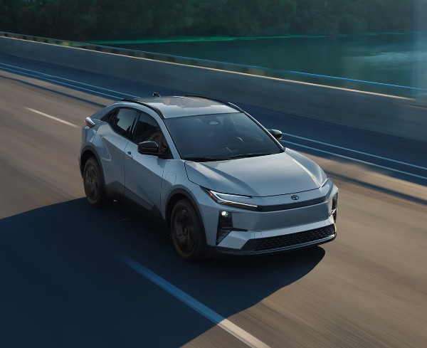 2026 Toyota C-HR SE profile